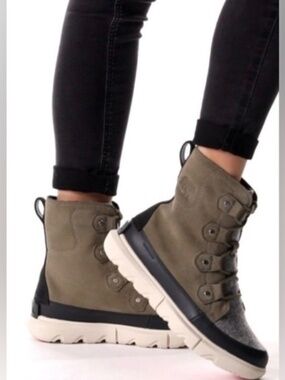 Sorel Explorer II Joan Felt Winter Boots - size 9.5